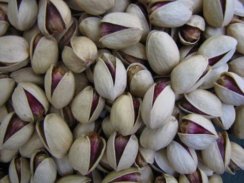 خرید قیمت پسته احمد آقایی خام + فروش عمده